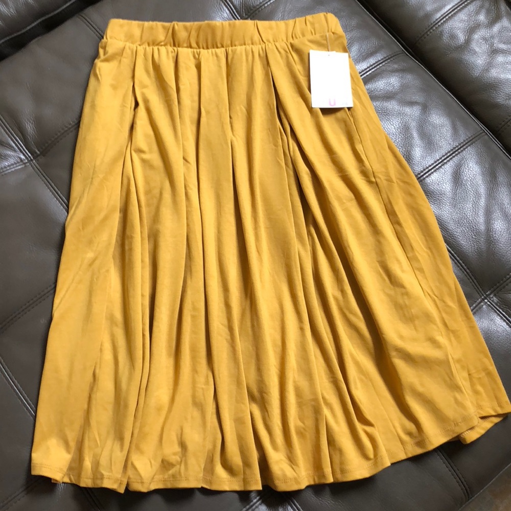 **NEW WITH TAGS** LULAROE Gold Madison skirt